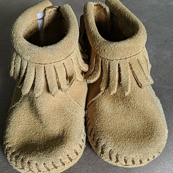 Minnetonka Size 1 Infant Baby Mocassins Leather - Picture 2 of 12